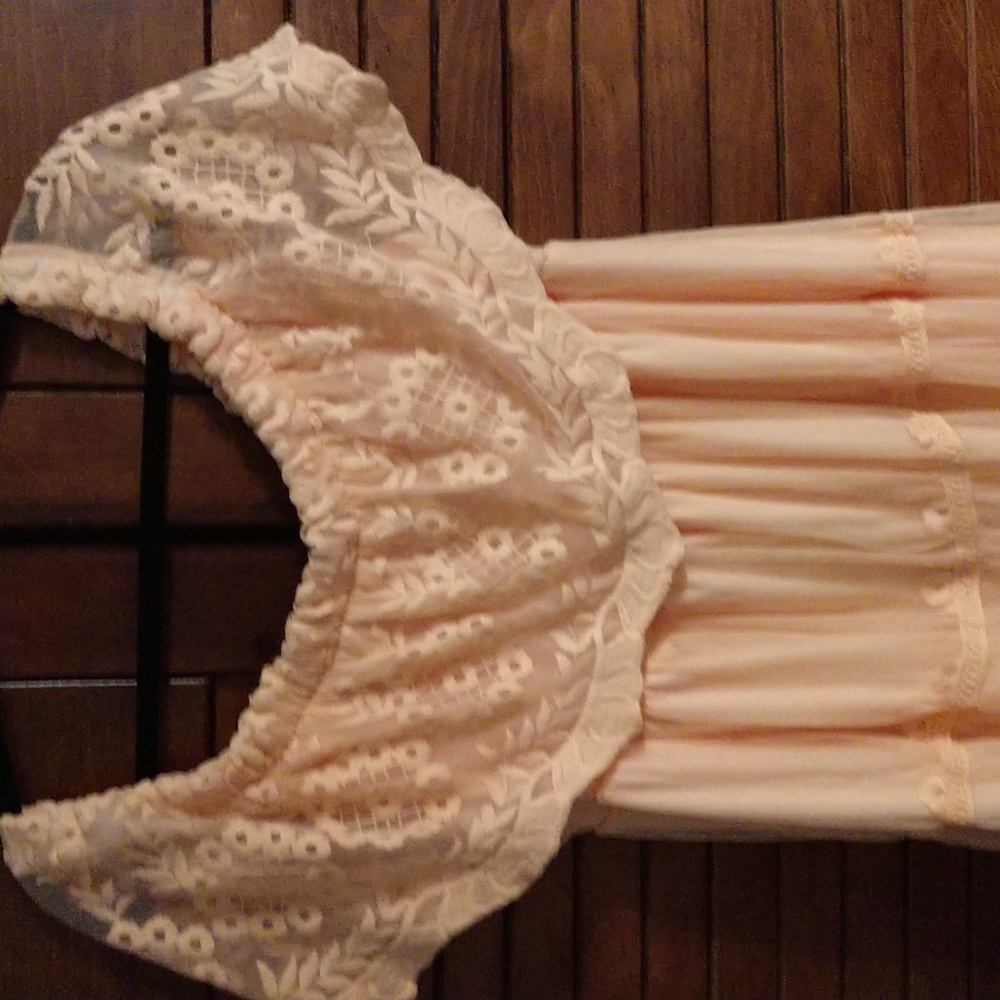 Off-the-shoulder lace Maxi